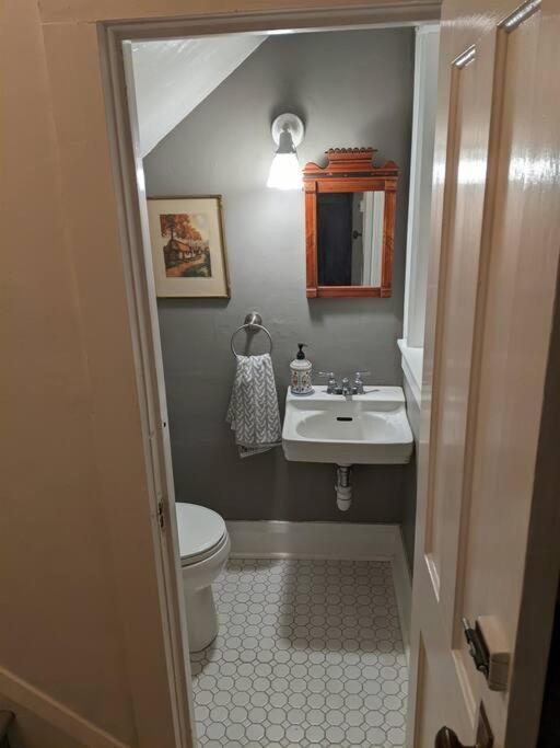 Large Bakery Apartment - Central Downtown Location Fredonia 외부 사진