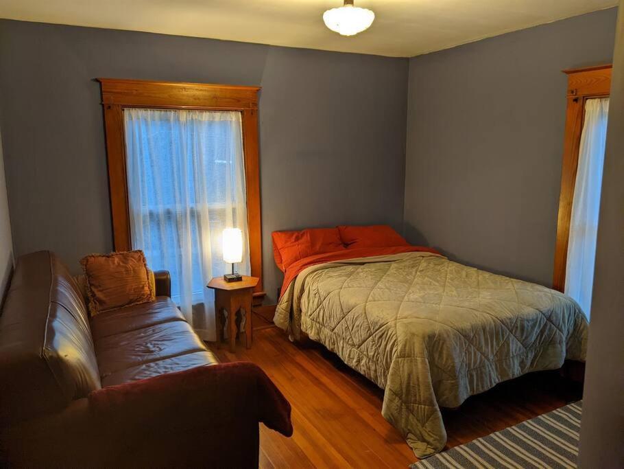 Large Bakery Apartment - Central Downtown Location Fredonia 외부 사진