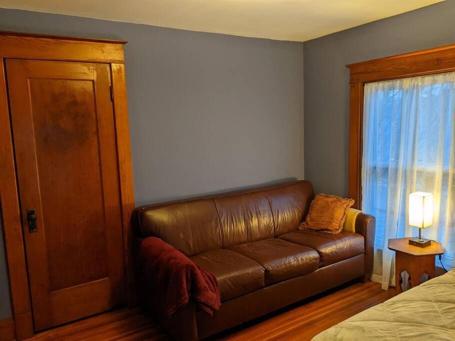Large Bakery Apartment - Central Downtown Location Fredonia 외부 사진